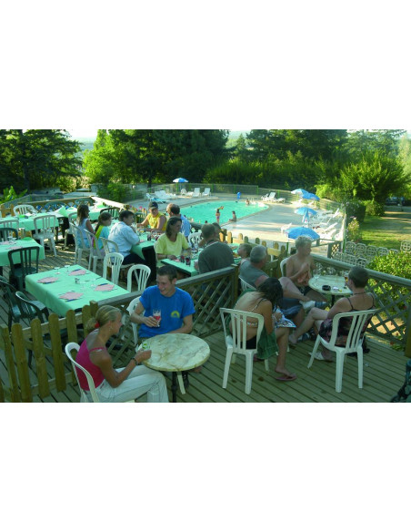 CAMPING LES PINS**** Périgord (APV)